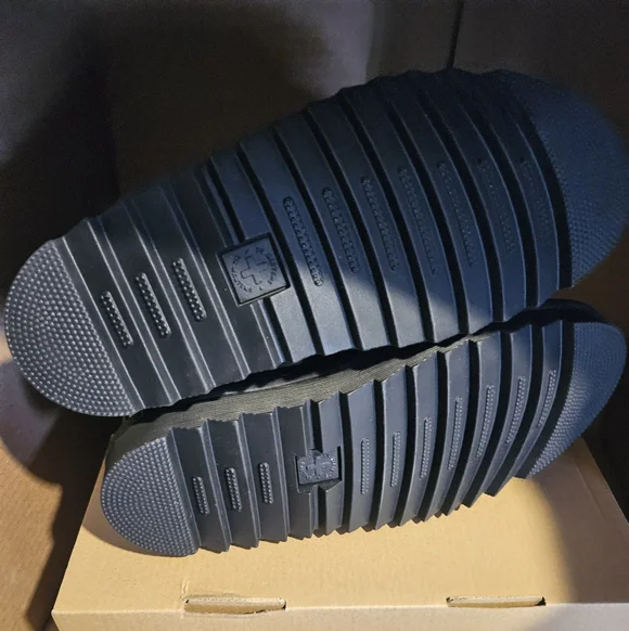 DR. MARTENS BLAIRE SANDAL: BLACK: NEW IN BOX: SIZE 9 - Picture 3 of 4